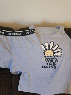 "Life Is Good"'Have a Nice Daisy' Tank & Shorts Set. Pre-owned Great Condition.